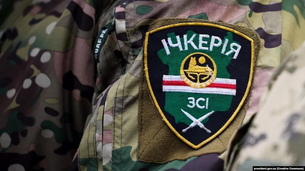 Росфинмониторинг включил «Чеченскую Республику Ичкерию» и связанные с ней структуры в список террористов и экстремистов после решения суда в Грозном, признавшего объединение террористической организацией. Российские спецслужбы связывают его сторонников с участием в боевых действиях на Украине и диверсиями в приграничных регионах.