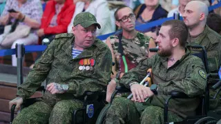 По данным Минздрава, с июня 2023 года открыто более 2,7 тысячи специализированных кабинетов для психологической поддержки участников СВО, разработаны новые модели сопровождения и цифровые сервисы для раннего выявления расстройств.