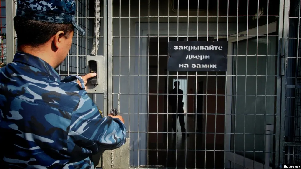 Южный окружной военный суд признал 61‑летнего Сергея Обушного виновным в публичных призывах к терроризму и назначил шесть лет колонии общего режима. Приговор огласили 23 апреля; материалы дела содержат сведения о биографии подсудимого.