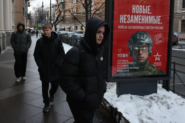 По информации источников, в столице планируют жёсткие ограничения мобильной связи 5, 7 и 9 мая — возможны блокировки звонков, SMS и изменение работы «белых списков». Ограничения коснутся центра и территории внутри МКАД.