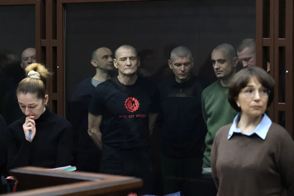 История группы херсонцев, задержанных летом 2022 года по обвинению в подготовке покушений на чиновников оккупационной администрации: похищения, подвал-«пыточная» в Херсоне, смерть одного из обвиняемых, признания под давлением и показательный процесс в военном суде Ростова-на-Дону.
