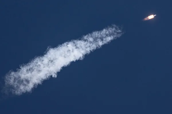 30 апреля с космодрома Байконур вечером состоялся первый пуск двухступенчатой одноразовой ракеты-носителя «Союз-5». По данным госкорпорации, ступени отработали штатно, макет выведен на расчётную суборбитальную траекторию.