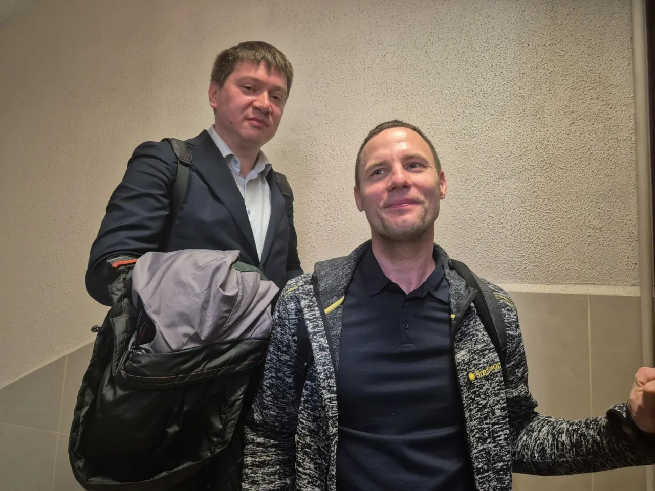Никите Сорокину несколько раз звонили из полиции с требованием явиться для составления протокола; силовики угрожали насильственной доставкой и вменением неповиновения, а Ленинский суд нашёл процессуальные нарушения в протоколе.