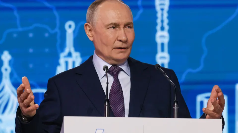 После серии блокировок и ограничений Кремль пытается сгладить репутационные потери: президент призвал законодателей не увлекаться запретительными мерами на фоне заметного снижения соцодобрения.