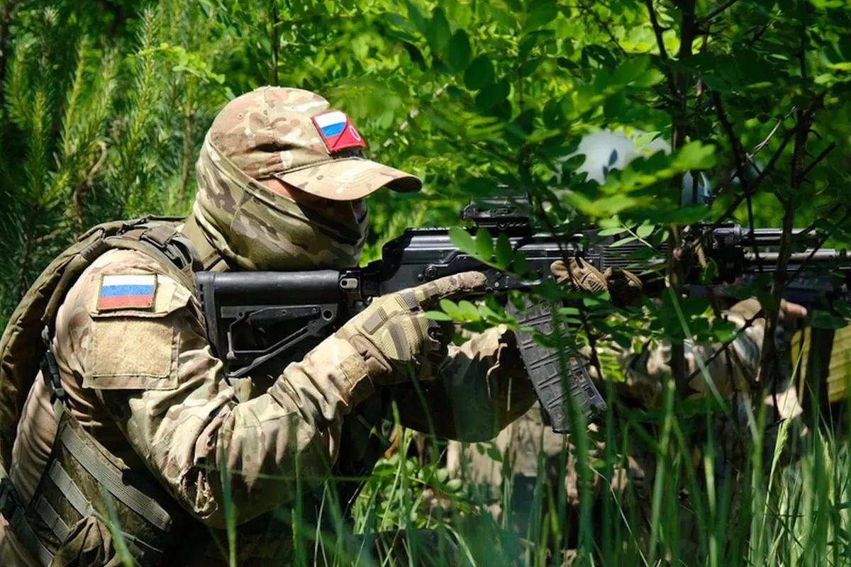 Аналитики Института изучения войны считают, что территориальные амбиции РФ не соответствуют реальной обстановке на фронте — из‑за медленного продвижения, рельефа и украинских контратак перспективы захвата всего Донбасса туманны.