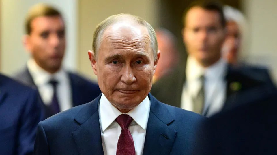 По оценкам аналитиков, в апреле российские войска потеряли контроль над 116 кв. км; среднесуточный темп продвижения сократился до 2,9 кв. км. Основные причины — контратаки, удары и активное применение дронов, проблемы связи и погодные условия.
