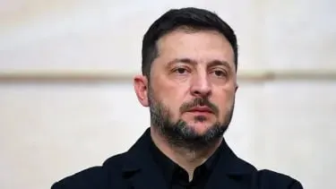 Президент Украины заявил, что российские силы продолжают активные боевые действия и не соблюдают режим тишины; Киев временно воздерживается от дальнобойных ответов.