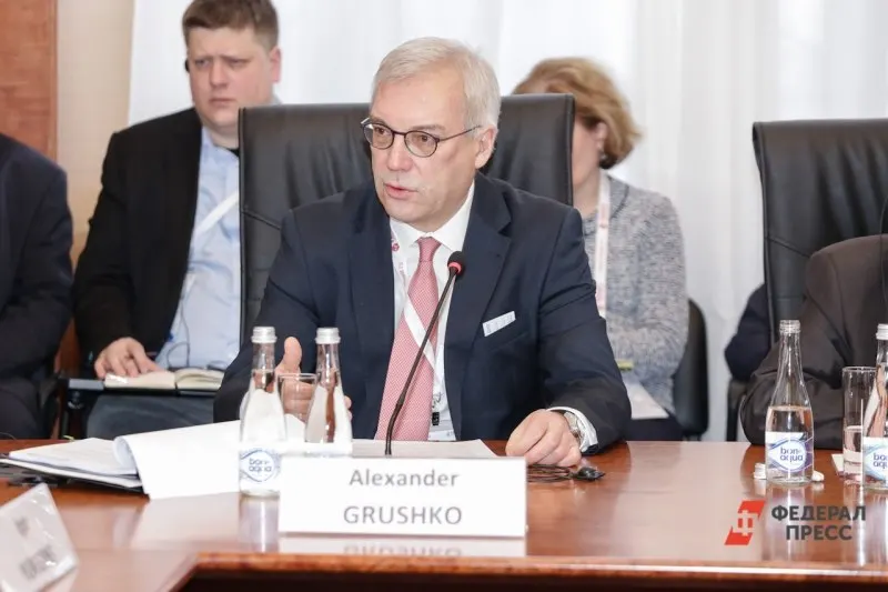 Замминистра иностранных дел Александр Грушко заявил, что попытки блокировать Калининградскую область или применять силу против российского эксклава повлекут серьёзные последствия для НАТО; он также отметил рост военной активности в Балтийском регионе.
