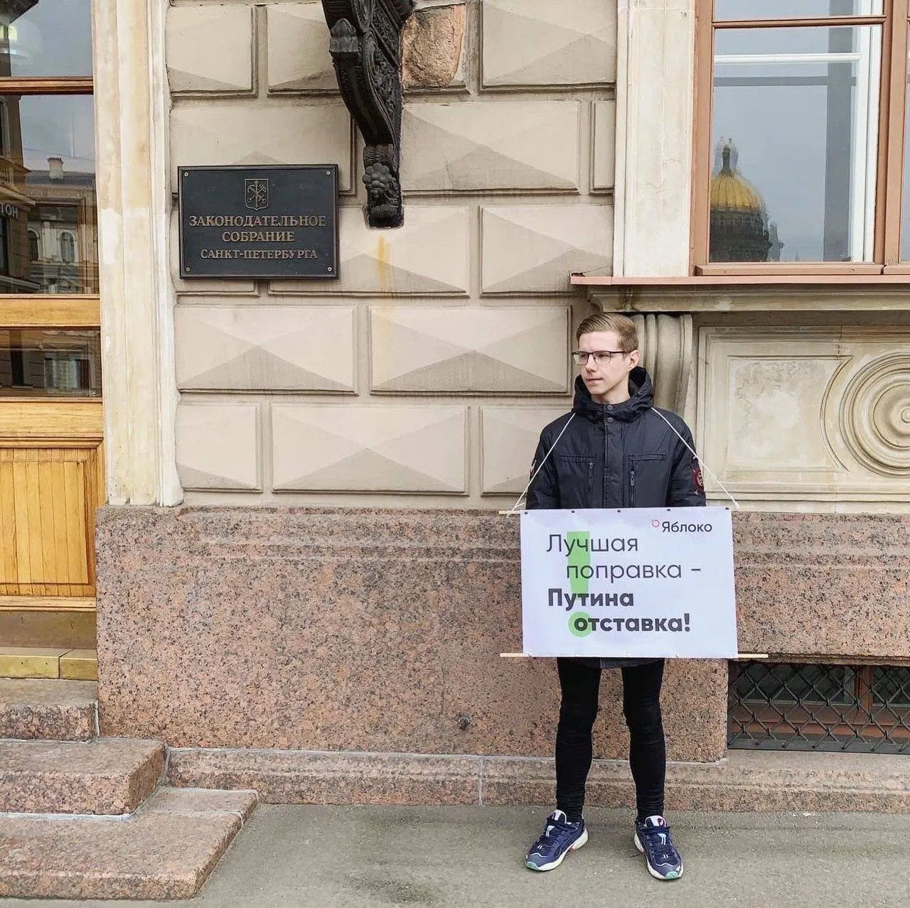 Журналист Вадим Ваганов сообщил, что объявлен в федеральный розыск. Точная уголовная статья пока неизвестна; ранее на него оформлены административные штрафы по делам об «иностранном агенте» и за «ЛГБТ‑пропаганду».