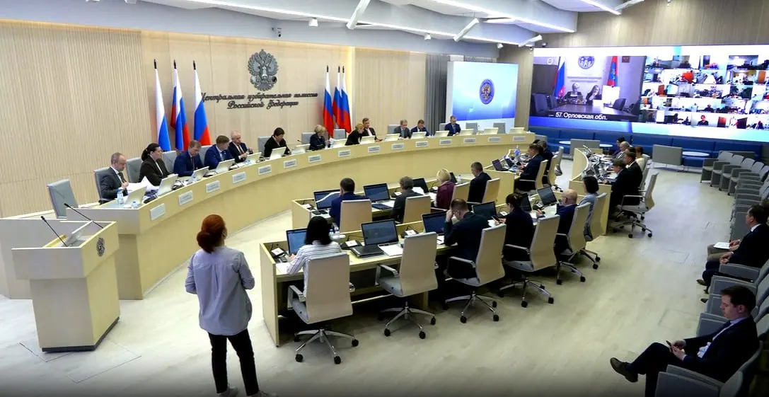 На заседании ЦИК рассмотрели 17 вопросов: передали мандат депутата Александру Богомазу, одобрили ряд назначений в региональные избиркомы, приняли изменения по публикации опросов и информированию избирателей, а также сократили число участков в Смоленске.