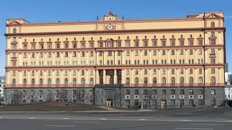 Глава Пограничной службы ФСБ заявил о строительстве незадокументированных заграждений, ограничениях на пересечение границы и росте провокационных действий на западных рубежах России; Москва готовится к разным сценариям развития ситуации.