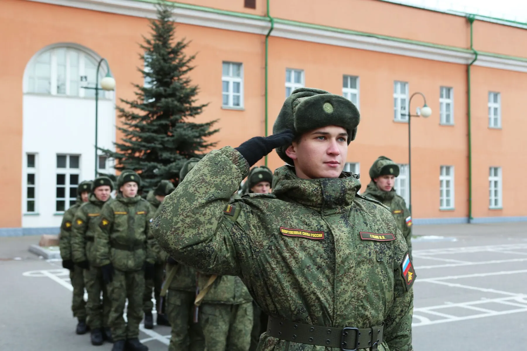 Генпрокуратура подготовила проект приказа о прокурорском надзоре за воинским учётом и призывом. Прокуроры намерены проверять работу органов власти, работодателей, учебных заведений, МВД, ФСИН и военкоматов на всех этапах — от ведения личных карточек до передачи данных в государственные электронные базы.