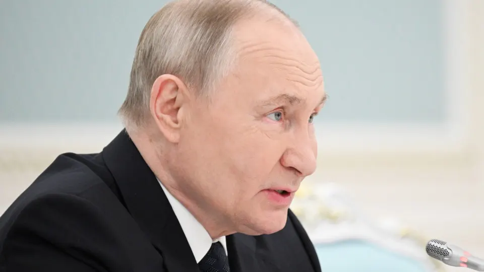 Власти объявили о задаче довести число иностранных студентов в российских вузах до полумиллиона к 2030 году; при этом фиксируются масштабные кампании по привлечению иностранцев в вооружённые формирования и активная вербовка студентов в учебных заведениях.