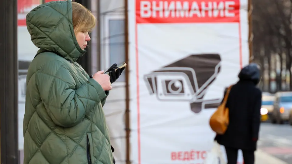 В государственных мессенджерах без согласия пользователей начали исчезать сообщения со ссылками на ключи VPN; при повторных отправках аккаунты пользователей оказываются разлогиненными. Ограничения по использованию VPN вводятся в рамках кампании по борьбе с обходом блокировок.