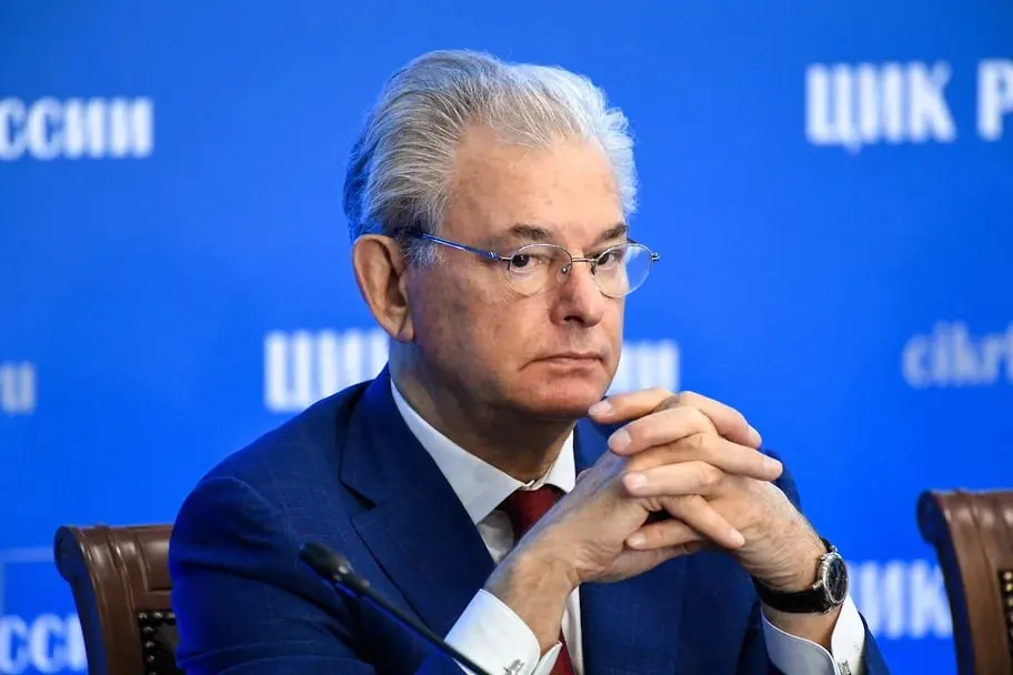 Зампредседателя Центризбиркома сообщил о тестировании технологии и возможном расширении использования электронных списков на всю Россию, но конкретные регионы для испытаний не названы; эксперты предупреждают о рисках для прозрачности.