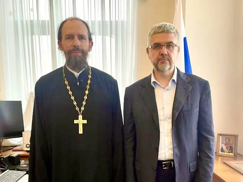 Заместитель министра юстиции заявил, что рост сожительств без официальной регистрации брака рассматривается как угроза безопасности страны. Минюст ведёт двухлетний мониторинг и готовит изменения в Семейный кодекс РФ.