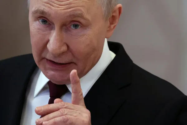 По словам президента, предложение ВСУ отказаться от ударов дронами по России в обмен на прекращение наступлений с российской стороны отклонено; главная цель спецоперации остаётся прежней — «освобождение» аннексированных территорий. Популярные военные каналы опубликовали нейтральные выдержки из выступления, но реакция их читателей показывает снижение поддержки продолжения войны.