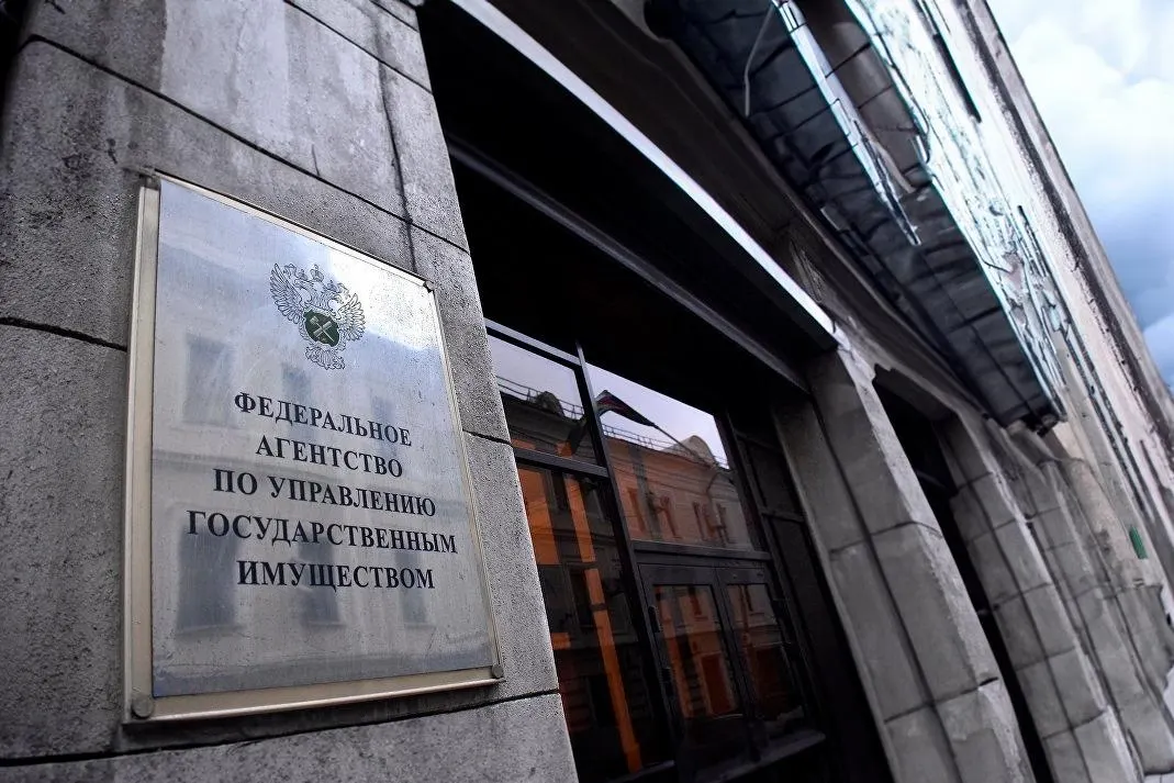Депутаты отменили ценовой порог и обязательную шестимесячную паузу между торгами, ввели реестр оценщиков и ужесточили требования к организаторам аукционов. Закон начнёт действовать через 10 дней после публикации.