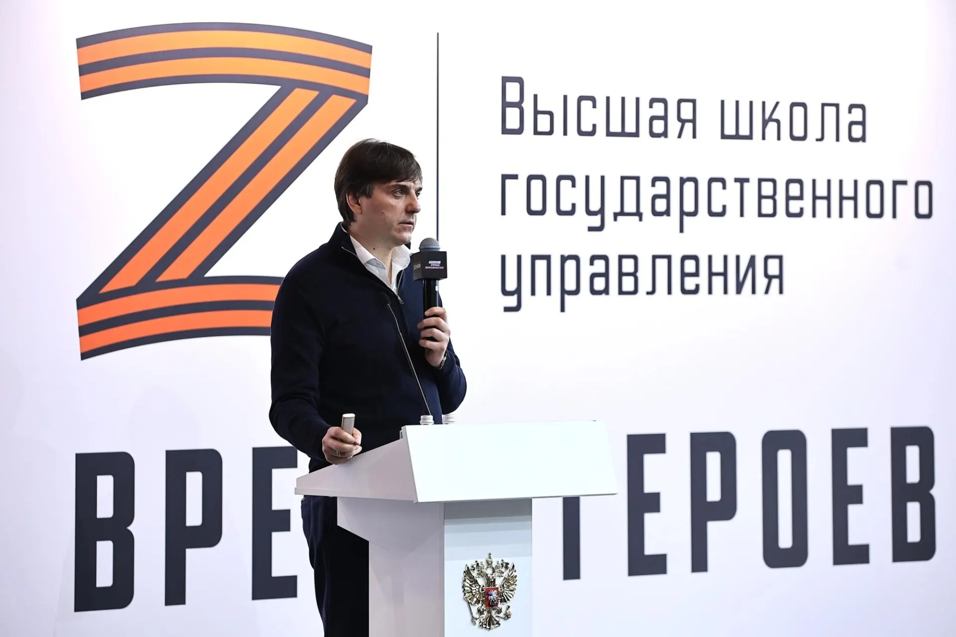 С 1 сентября 2026 года начальная военная подготовка в предмете «Основы безопасности и защиты Родины» (ранее — ОБЖ) возрастёт с 20% до 50% учебного времени, заявил глава Минпросвещения Сергей Кравцов.