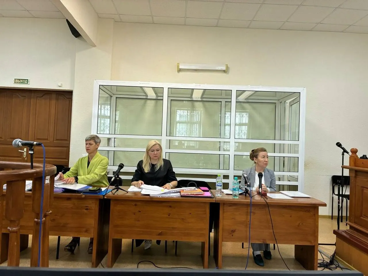 Допрос подсудимой завершён, следующее заседание назначено на 19 августа — оно отложено ради заключения по дополнительной компьютерно‑технической экспертизе. Ильиной предъявлены обвинения в хищении и превышении полномочий.
