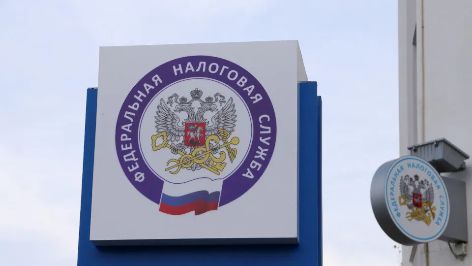Несколько волн повышения налогов и ужесточение собираемости привели к рекордной налоговой нагрузке на бизнес и граждан. Власти получили 15,8 трлн руб. за квартал — каждый третий рубль ВВП — при растущем дефиците бюджета и перерасходе на военные нужды.