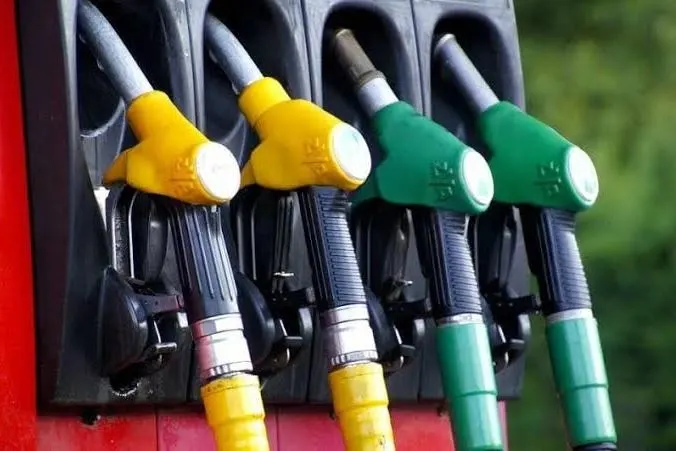 Из‑за ударов по нефтеперерабатывающим заводам Россия начала ввозить бензин из Марокко и других стран — партия около 30 тысяч тонн сейчас разгружается в Мурманске.