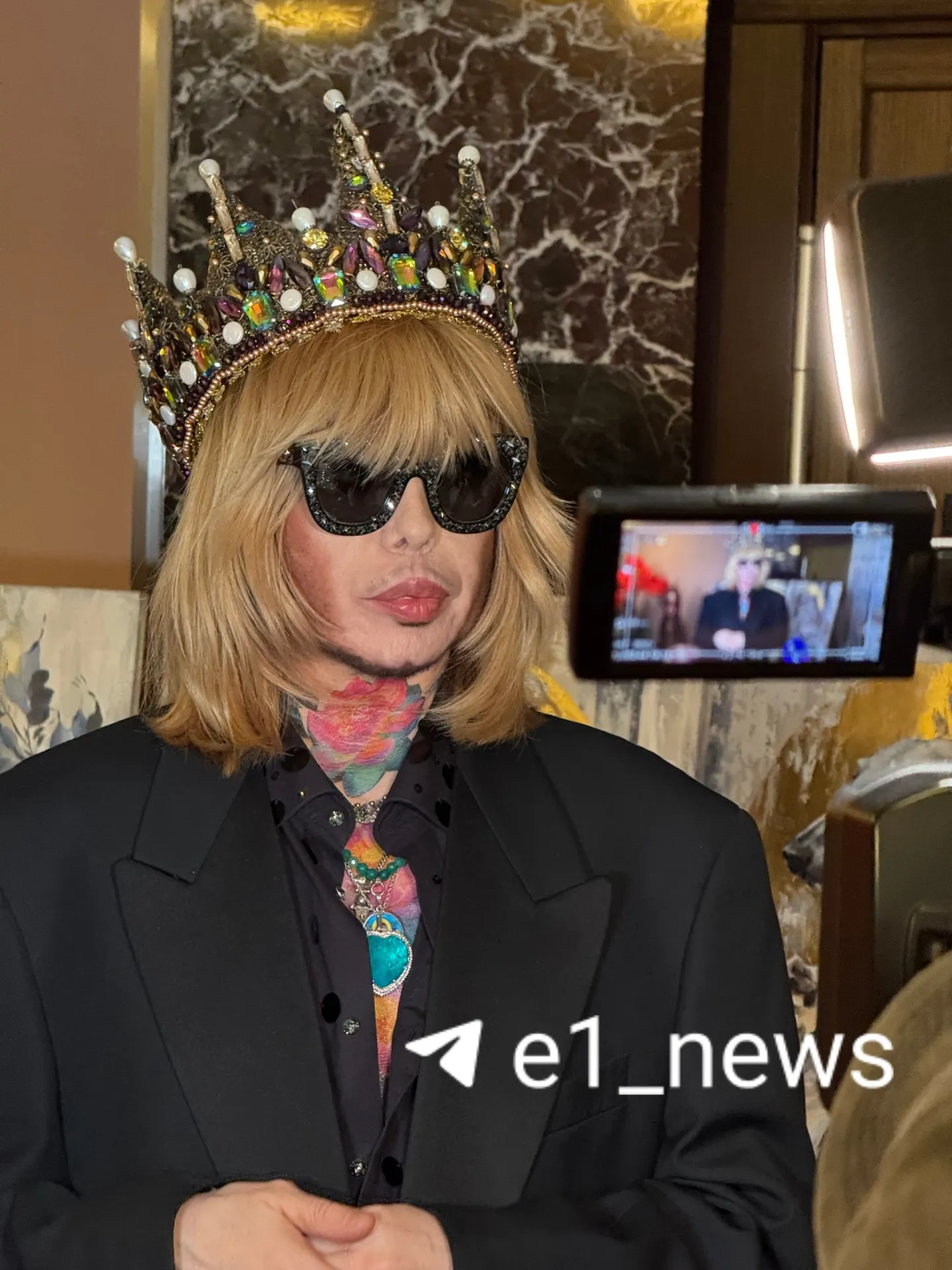 На фестивале отечественной моды свои коллекции презентовали более 25 дизайнеров со всей страны; общее число участников превысило 350 человек. Главной звездой стал Сергей Зверев.