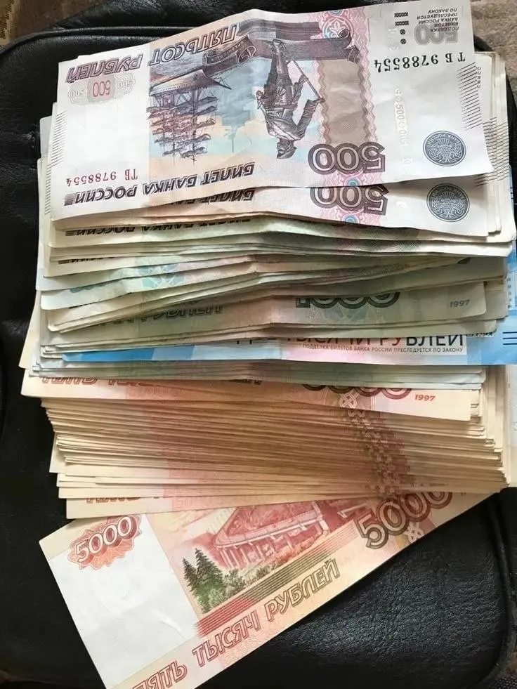 Инициатива предполагает обязательную годовую премию для всех сотрудников, на первом этапе — для работников бюджетной сферы; законопроект уже зарегистрирован.