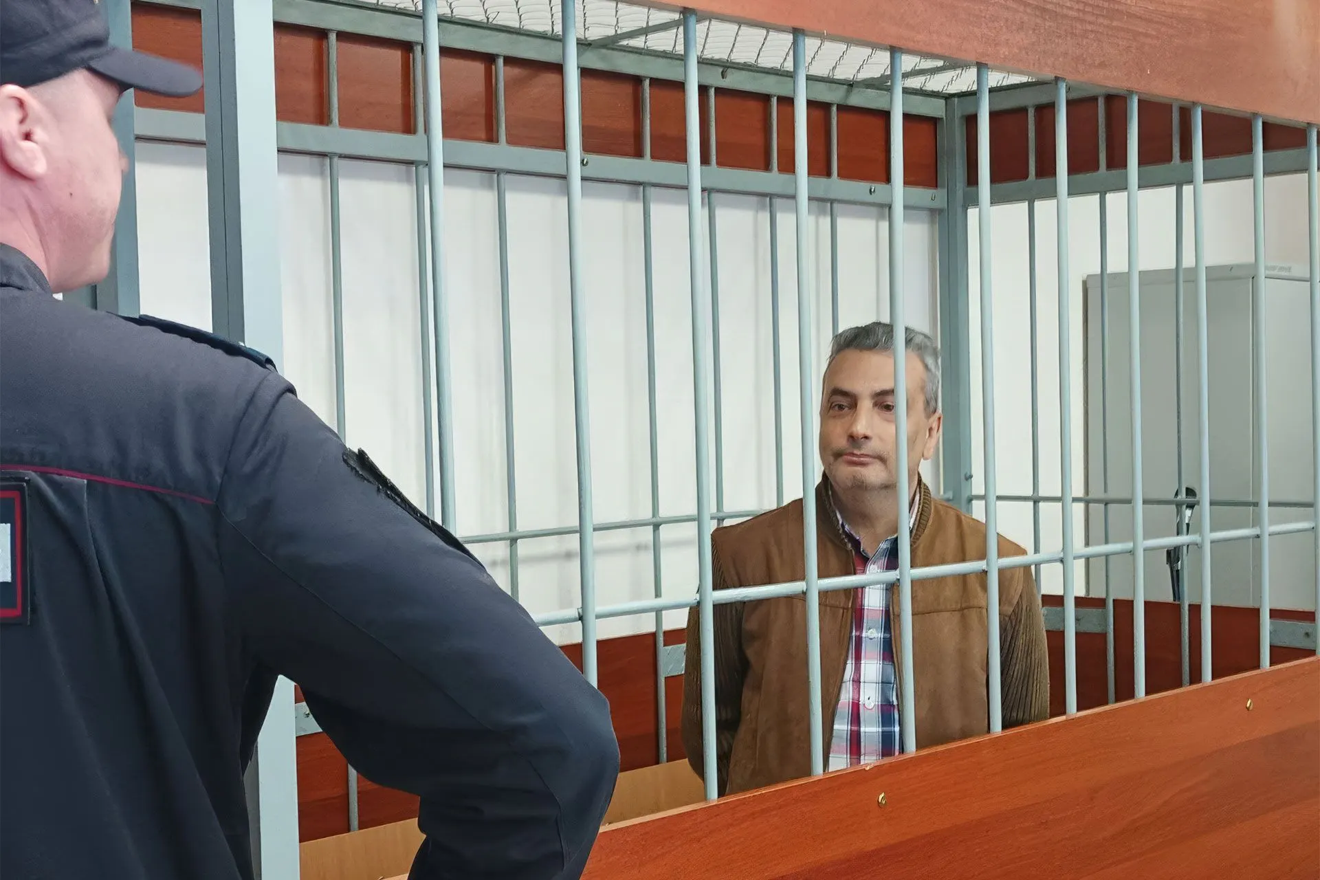 Актёры и общественные деятели попросили перевести политика под домашний арест; суд Пскова приобщил эти поручительства к материалам дела.