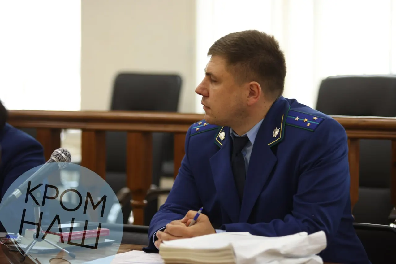 Судья отклонила просьбу адвокатов признать часть доказательств недопустимыми: прокурор заявил, что при их получении нарушений не было, после чего суд отклонил ходатайство.