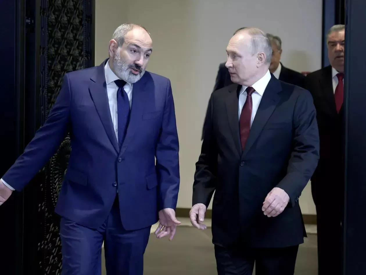Премьер-министр Армении Никол Пашинян заявил, что Ереван не присоединится к антироссийским санкциям Евросоюза, но и не намерен предпринимать шагов по их обходу; европейские эксперты подтвердили отсутствие помощи в обходе.