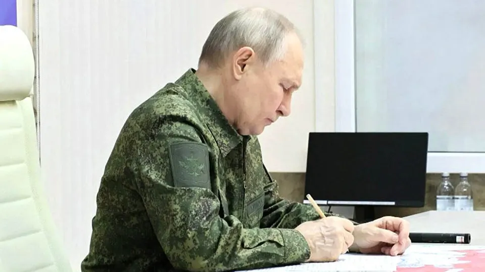 Европейские чиновники предупреждают, что истощение ресурсов России, новый закон о «защите граждан» за рубежом и успехи украинских дронов повышают риск приграничной операции против балтийских стран, цель которой — посеять раскол в НАТО.