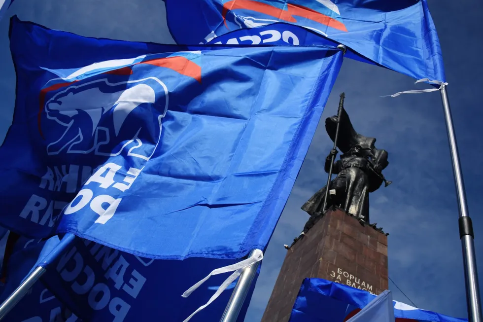На всероссийском электоральном форуме представители политического блока администрации президента обсудили сценарии сентябрьских выборов — сокращение числа партий, сохранение многодневного голосования и расширение дистанционного электронного голосования при риске сбоев в регионах.