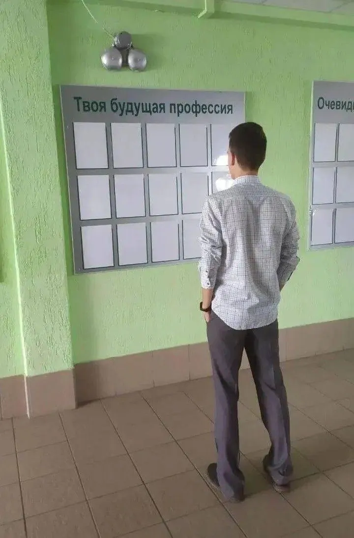Законопроект предлагает допускать в магистратуру либо выпускников профильных бакалавриатов, либо людей с профильным опытом работы; требования смогут закрепляться в образовательных стандартах. Переход на новую систему высшего образования запланирован на 1 сентября 2026 года.