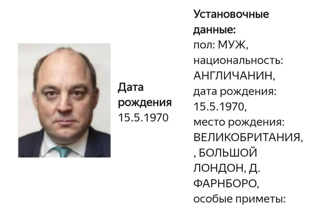 На сайте МВД появилась карточка о розыске Уоллеса; в ведомстве не уточнили статью обвинения. Ранее он активно поддерживал поставки техники Украине и выступал за мобилизацию.
