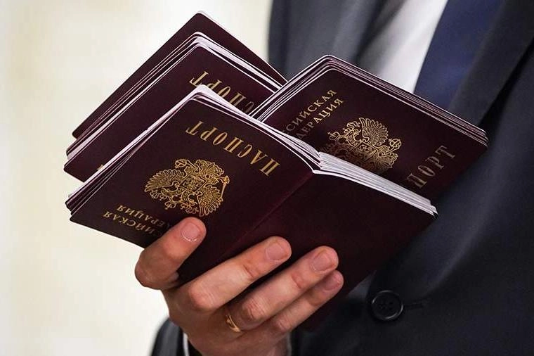 Депутаты намерены внести поправки ко второму чтению закона о ужесточении требований к получению гражданства: иностранцам с непогашенной судимостью в других странах могут разрешить оформление статусов, если их осудили за поддержку политики России и СВО.