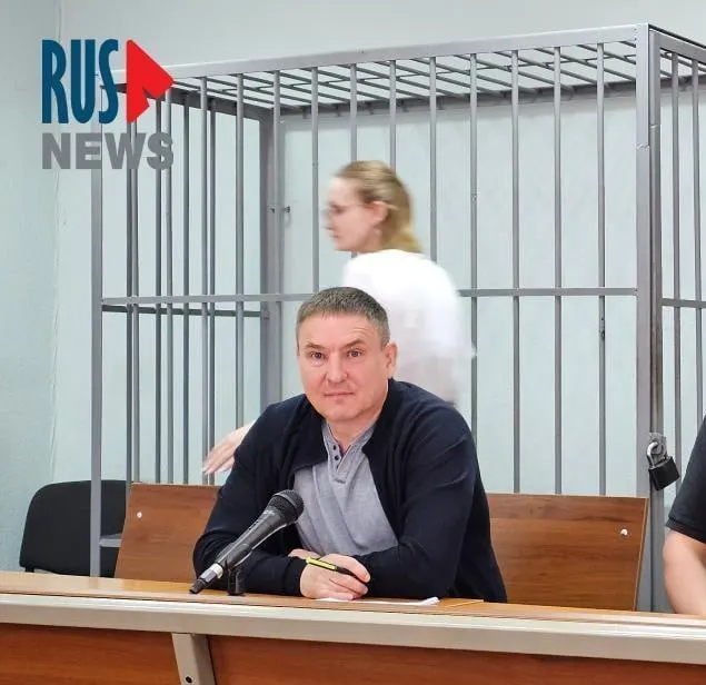 Суд подтвердил практику, при которой в карцере дают бумагу и ручку лишь полтора часа в день, что по словам правозащитника Алексея Соколова мешает подследственным полноценно готовиться к судебным заседаниям.