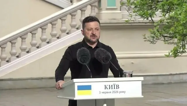 Президент Украины готов к прямым переговорам с российским руководством, но ждёт переговорную группу США; по его словам, при ударах дронами и ракетами Киев будет отвечать аналогично, а на оборону и вооружение направляется до $50 млрд в год.
