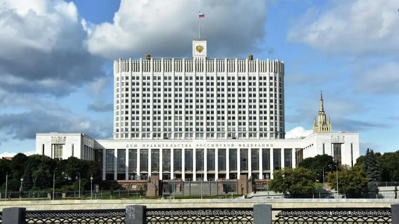 В Госдуму внесли законопроект о частичной или полной компенсации утильсбора для семей с тремя и более детьми. Власти отклонили инициативу, сославшись на дополнительные бюджетные расходы и неясные источники финансирования.