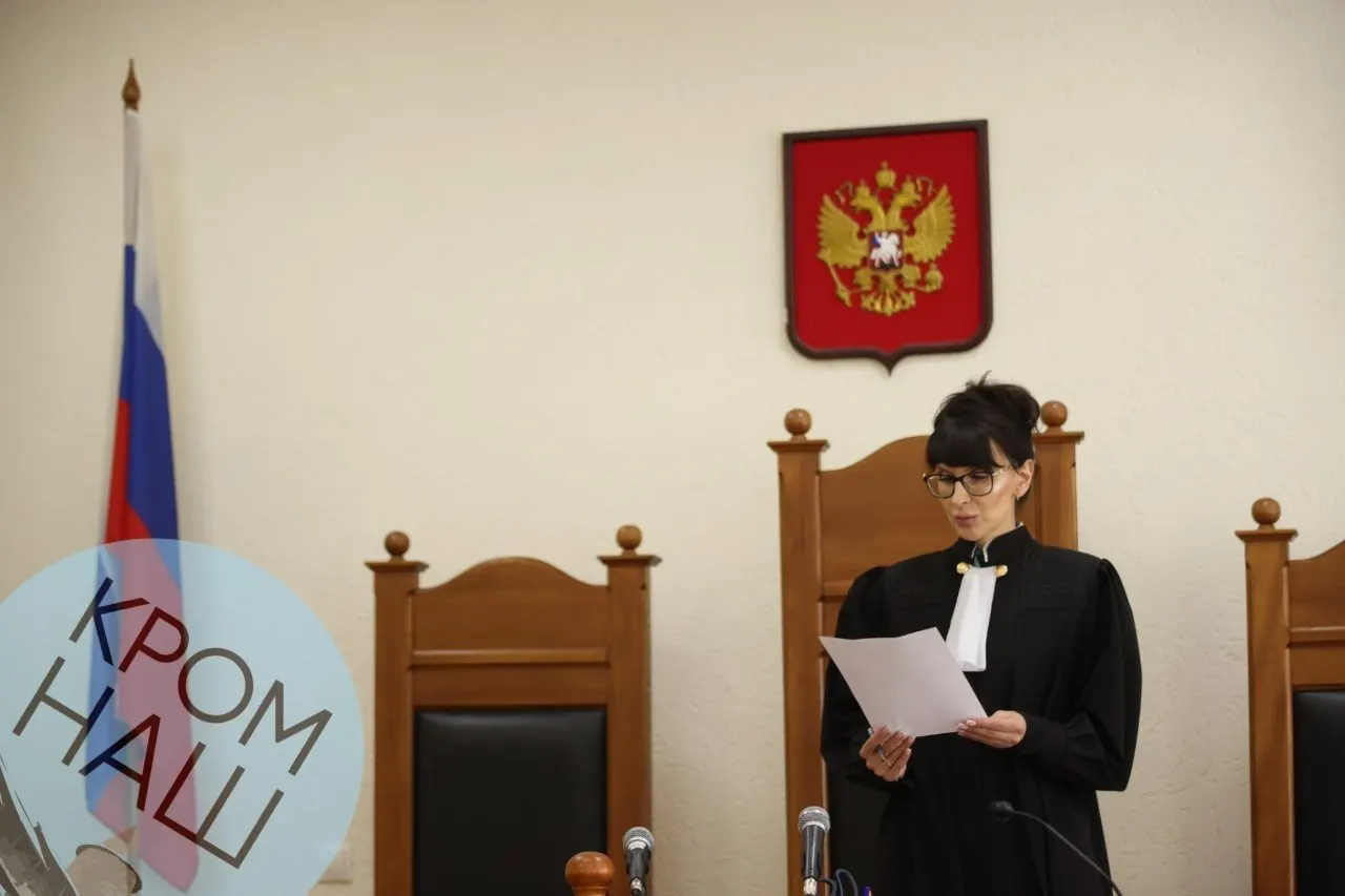 Суд продлил меру пресечения на три месяца. Следующее заседание назначено на 6 июля в 11:00.