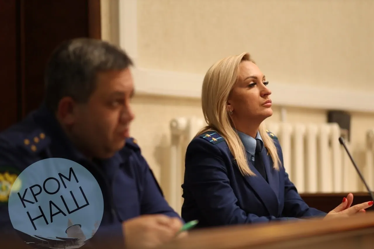 Прокурор в апелляции признала постановление Псковского городского суда законным и заявила, что обвиняемый признан иноагентом и, по версии обвинения, находится под иностранным влиянием; личные обстоятельства не считаются достаточными для смягчения меры пресечения.