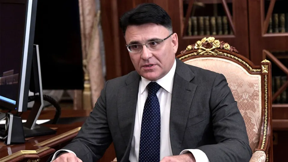 Руководство холдинга считает, что квоты позволят отбирать «лучшие» иностранные фильмы, освободив экраны для российских лент; обсуждаются также вступительные взносы и перечисление доли сборов в поддержку национального кино.