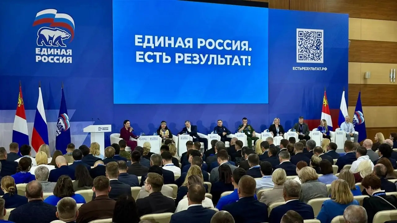 Администрация и региональные власти утвердили индивидуальные ориентиры в пределах 47–51% по спискам, чтобы сохранить конституционное большинство и избежать вопросов к легитимности итогов. Это усиливает риски административного влияния на ход голосования.