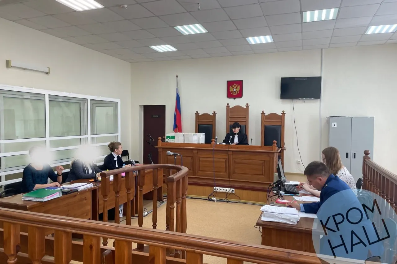 В Пскове в суде начался допрос бывшей пресс‑секретаря; суд запретил фото‑ и видеосъёмку на время процедуры.