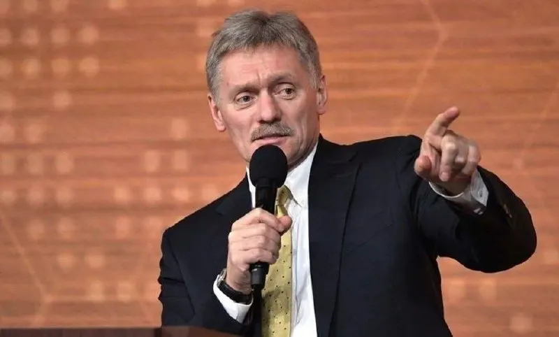 Пресс‑секретарь Кремля заявил, что операция прекратится, если украинские войска покинут российские территории; также он прокомментировал удар по колледжу в Старобельске, контакты с США и готовность Москвы к переговорам.