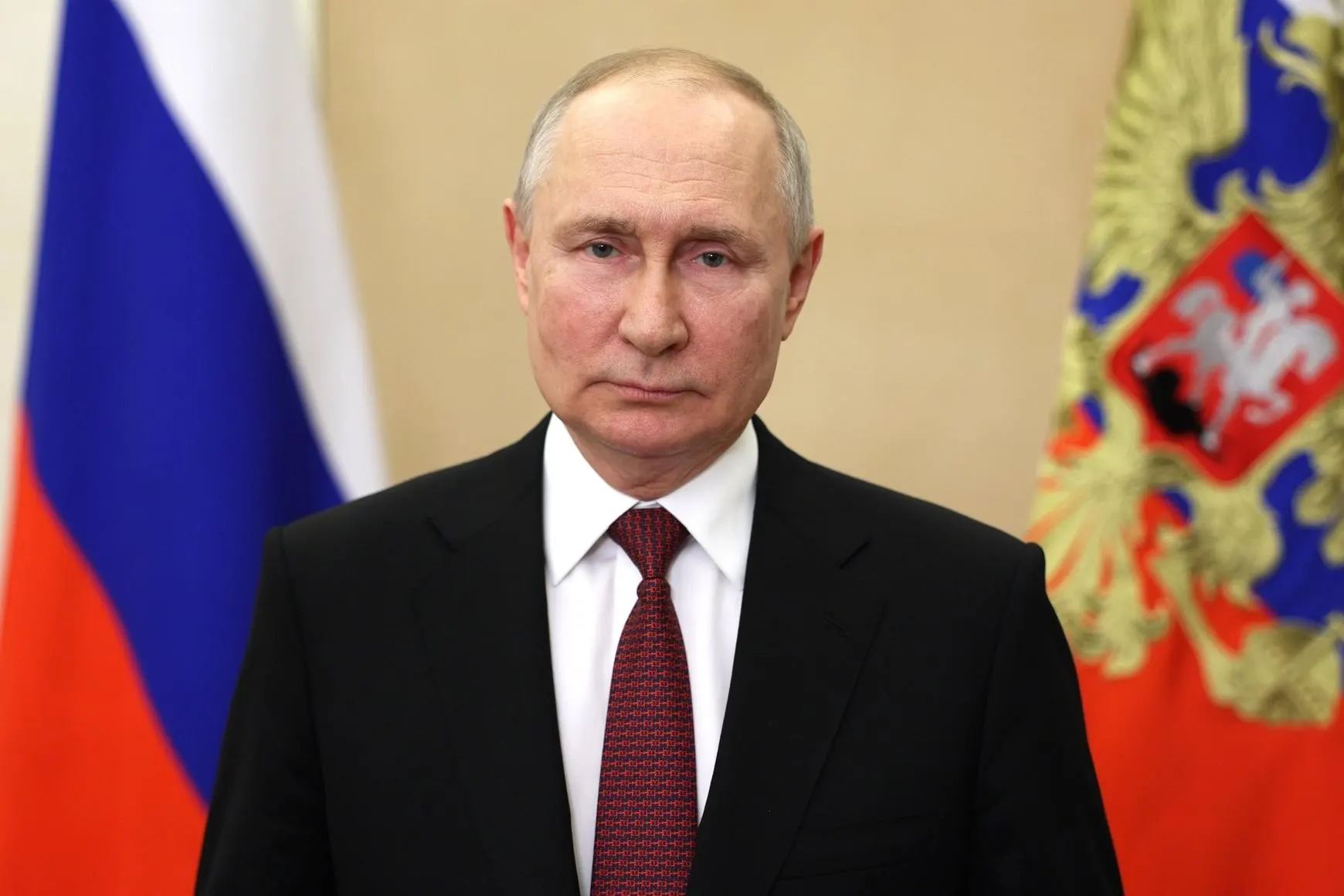 Указ от 12 июня расширяет круг получателей помощи фонда «Защитники Отечества»: теперь это в том числе бойцы, ставшие инвалидами при отражении вторжения и другие категории ветеранов. Председателем фонда является Анна Цивилева, которая, по открытым данным, является двоюродной племянницей президента.