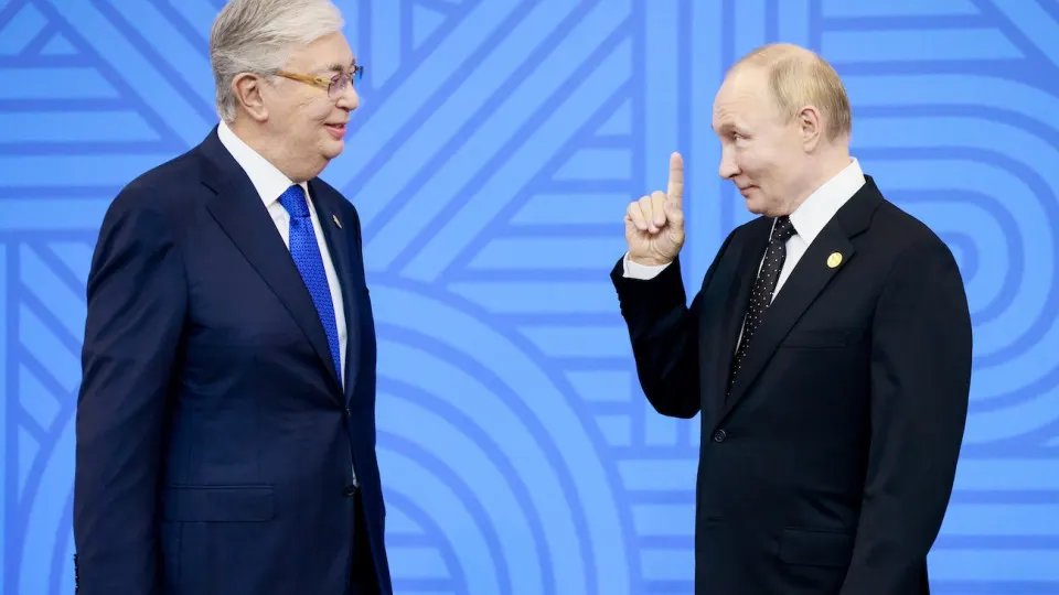Власти и представители отрасли ведут переговоры о поставках бензина из Казахстана на фоне уменьшения выпуска топлива в России и ремонта ключевого казахстанского НПЗ. Рассматривается также обмен поставками авиационного керосина.