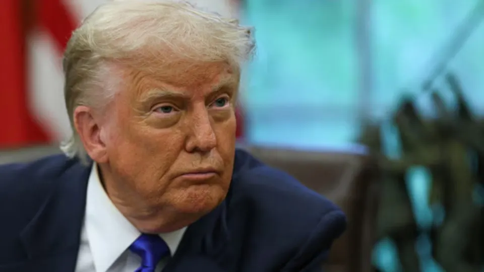 Во время закрытых переговоров на саммите G7 американский президент предложил усилить поддержку Украины при условии участия союзников в очистке Ормузского пролива; лидеры согласовали ужесточение санкций против нефтегазового сектора и увеличение поставок ПВО и дальнобойного вооружения.