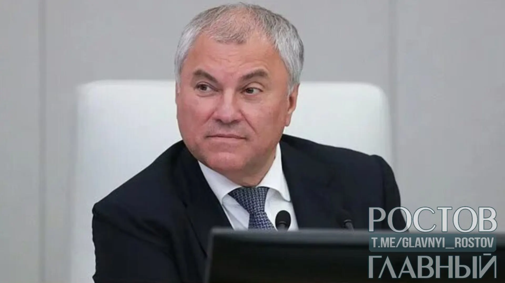 Спикер Госдумы заявил, что объединение воли и консолидация позволят стране выдержать трудности с топливом, как это уже происходило при других ударах по экономике и финансам.