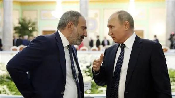 Премьер Армении в телефонном разговоре с российским президентом указал, что ограничения на импорт армянской продукции противоречат нормам ЕАЭС и попросил вмешательства. В беседе также подняли вопрос о возможном референдуме по отношению Армении к ЕС и ЕАЭС. Ограничения, введённые с конца мая, привели к падению товарооборота на 21,5%.